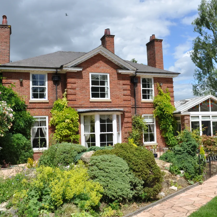 Lean-To Bromley by Bow